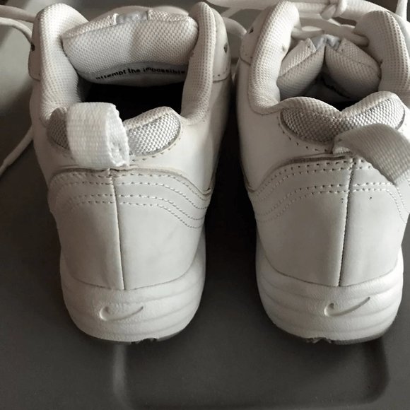 White Nike Air Sneakers. Size 7 - Picture 3 of 8